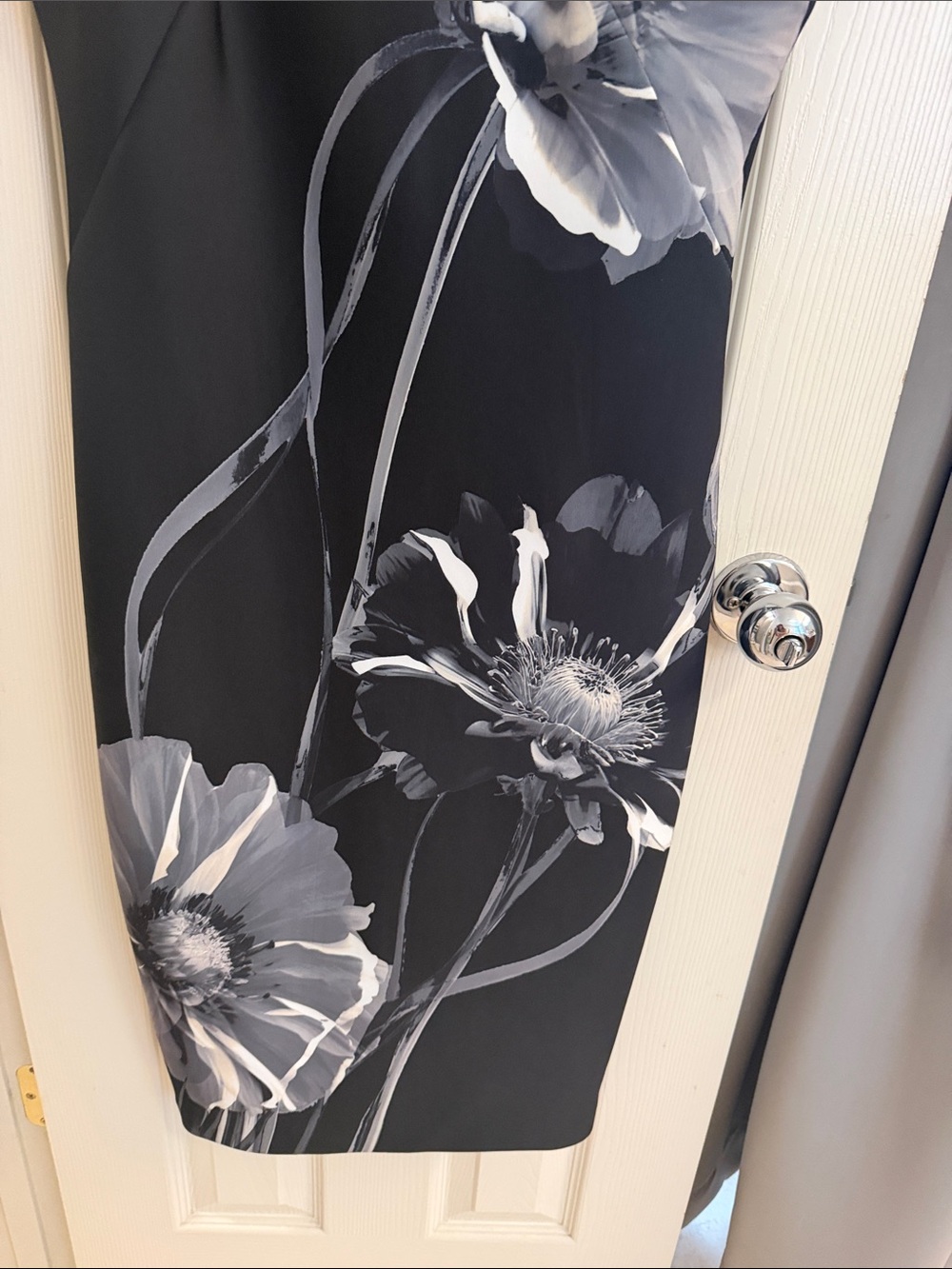 Donna Karan Black Midi Dress with Gray and White Floral Design - Picture 3 of 12